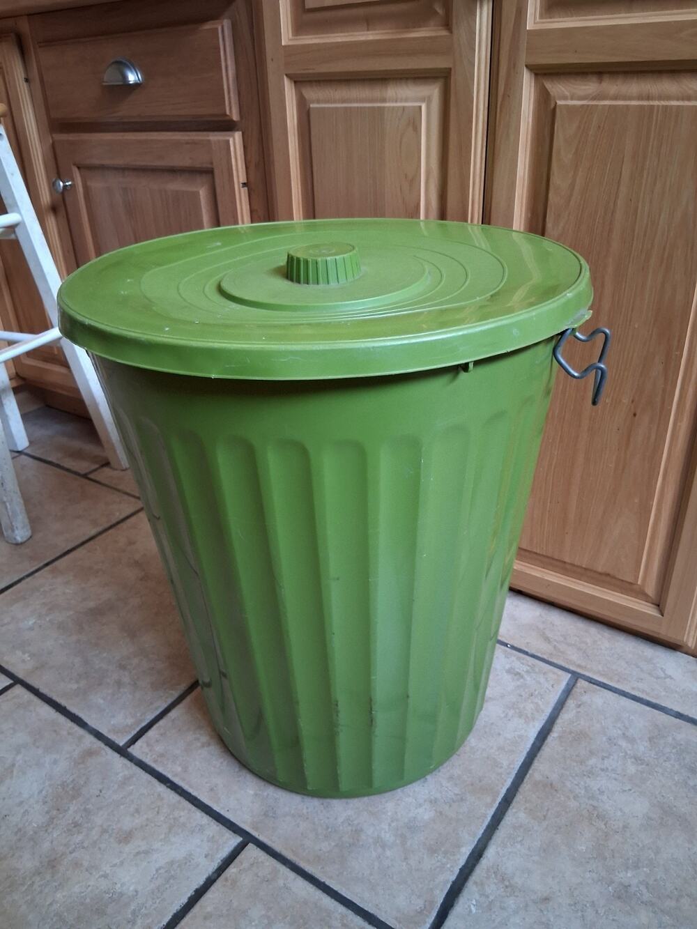 Vintage MCM Avocado Trash Can Green Rubber 30 Gallon? Wire Handles